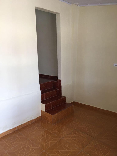 Casa De 2 Quartos E 2 Banheiros Sala/cozinha
