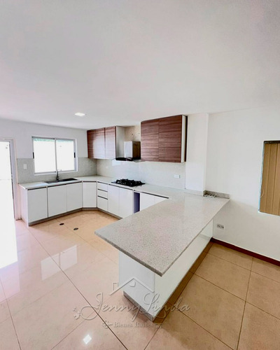 En Alquiler Townhouse De 180 M² Avenida Principal Del Castaño, Maracay Aragua