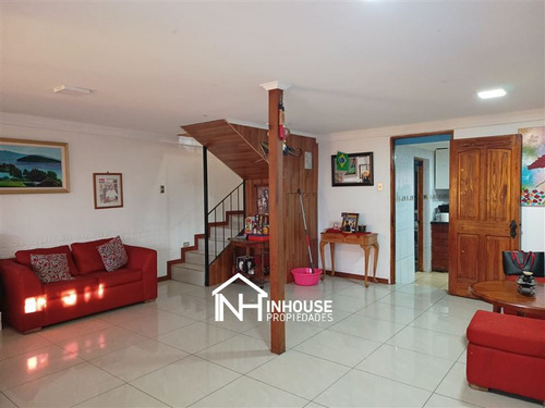 Casa En Venta De 4 Dorm. En Lo Prado