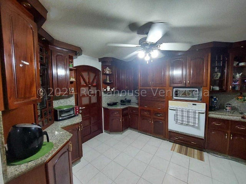 Casa En Venta En El Llanito En Calle Cerrada Con Vigilancia, Excelente Oportunidad De Inversion 25-6765 Jc