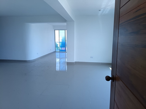 Amplio Ph Con Terraza 4 Hab 300 M2 En Reparto Los 3 Ojos