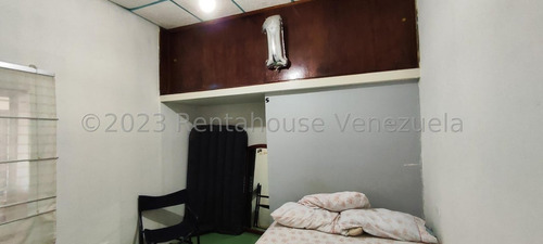 & Maria Luisa Mendoza Vende Bella Casa En El Centro De Barquisimeto Posee 4 Habitaciones 4 Baños Gas Directo Amplia Y Mas... 2 4 1 8 5 8