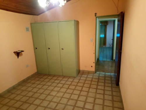 Casa De 4 Ambientes Con Amplia Galería