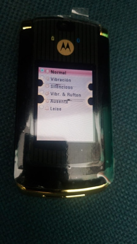 Motorola V8 Rarz. Dorado Con Detalle En Lcd Exterior. $1199
