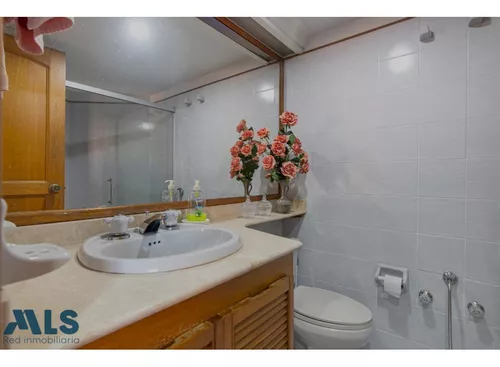 Apartamento En Sector De Laureles(mls#245497)
