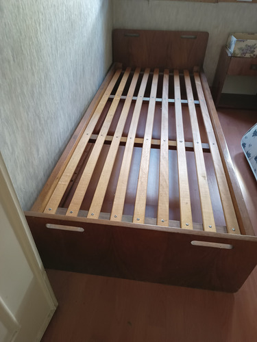 Juego De Camas De 1 Plaza (2). 1 Colchón De Regalo. Marrón (Usado)