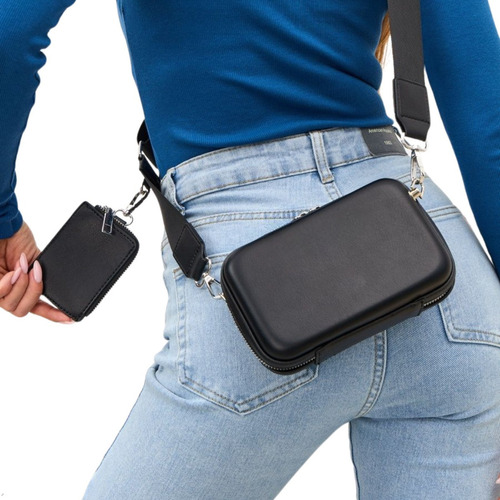Bandolera Porta Celular Mujer Morral Rígido Mini Bolso Acabado De Los Herrajes Plateados Color Negro Diseño De La Tela Liso