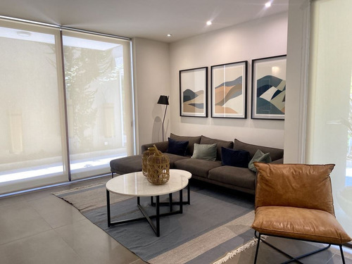 Primer Piso, Balcón Con Altura De Segundo Piso