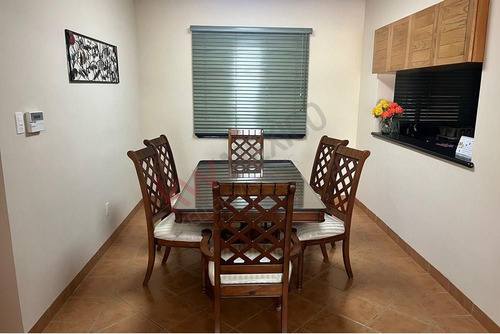 Espectacular Casa En Venta En San Isidro, Con Un Enorme Jardin Y Alberca.