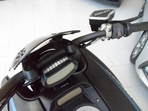 Imagem 2 de 8 de Ducati Diavel Abs 1198