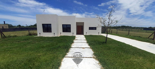 Venta De Casa En San Sebastian En El Área 11 Nueva