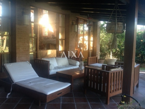 Casa En Pinares- Ref: 205