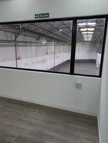 Depósito En Alquiler - Oficinas - Baños - Cocheras - 1.280mts2 - Paternal