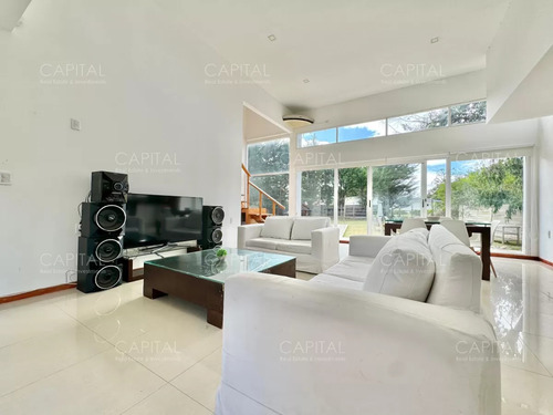 Casa De Tres Dormitorios En Venta Punta Del Este