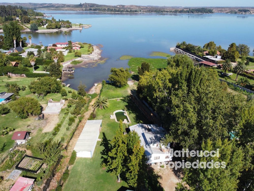 Linda Casa A Orilla De Lago