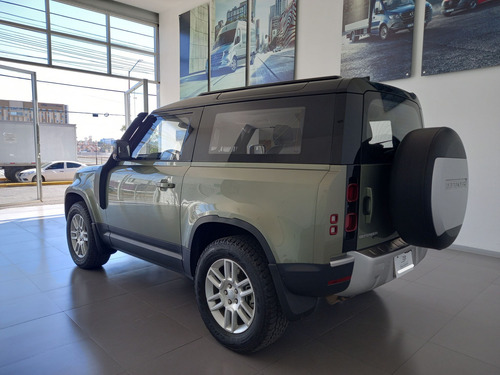 Land Rover Defender 2021