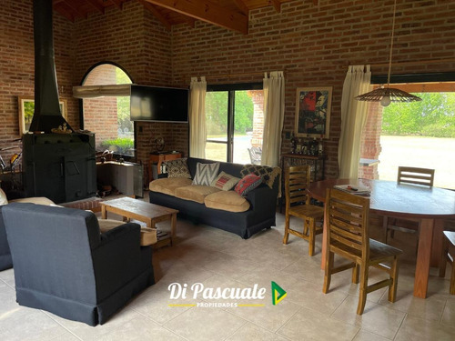 Imagen 13 de 26 de Chalet De Categoría Sobre 10.000 M2 - Chacras Los Robles De Carlos Keen