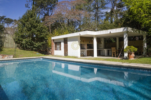 Oportunidad Casa De 3 Dormitorios Con Piscina En Playa Mansa, Punta Del Este- Ref: 60771