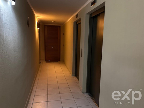 Departamento En Venta De 4 Dorm. En Ñuñoa, Excelente Estado