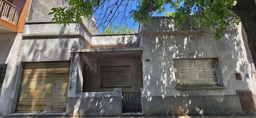 Casa A Reciclar En Lote Propio De 211 M2, En Francisco Borges Al 4600, Munro