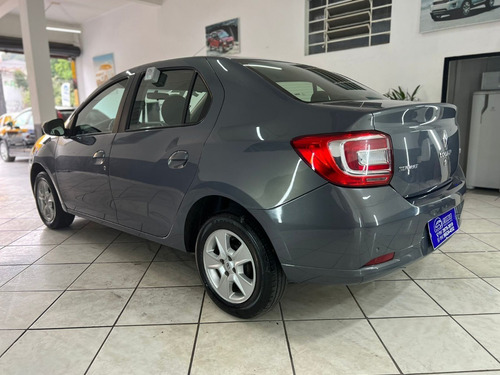 Imagem 3 de 9 de Renault Logan 1.6 Dynamique 8v Flex 4p Manual 2015 Cinza