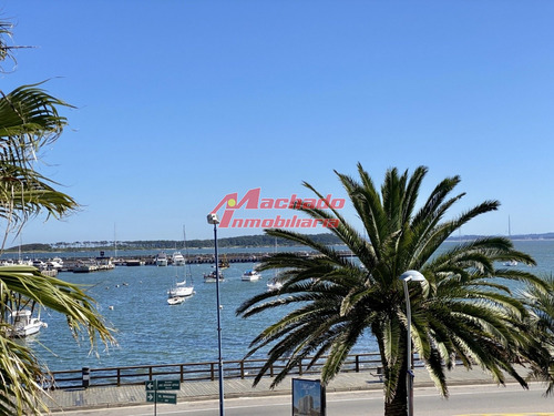 Hermoso Apartamento Ubicado En Puerto De Punta Del Este.