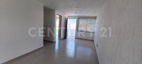 Casa Dúplex En Venta En Escobedo 12°80, Pedro Escobedo, Querétaro.