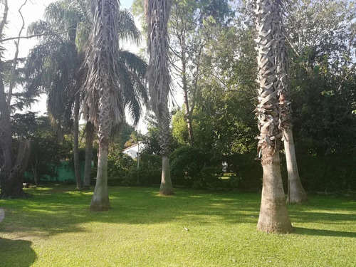 Casa En Venta - 4 Dormitorios 3 Baños - Cochera - 2.200mts2 - Florencio Varela