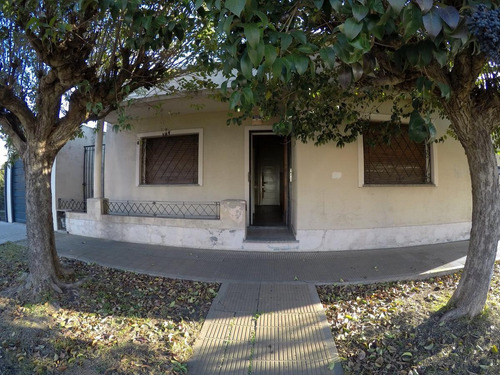 Imagen 4 de 30 de Venta Casa En Esquina Const. Sobre 2 Lotes Amplio Fondo Libre - Llavallol