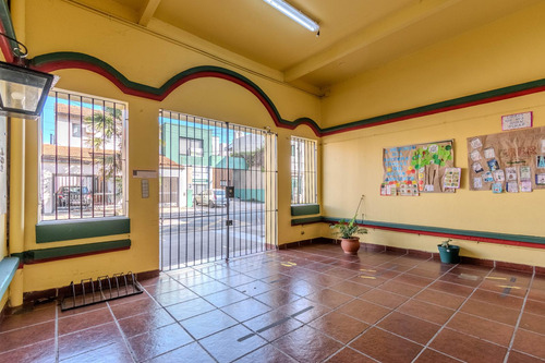 Imponente Edificio En Olivos, Donde Hoy Funciona El Colegio San Ignacio.