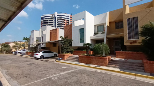 Townhouse Altos De Guataparo Residencias Las Villas. Planta 100%