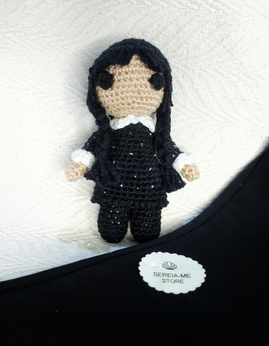 Wandinha Addams De Crochê Amigurumi