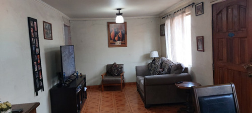 Casa 2d, 1b Con Antejardín Y Amplio Patio
