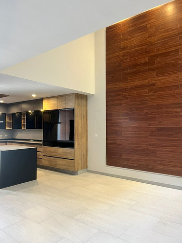 Imagen 4 de 22 de Preciosa Casa En Venta Con 5 Habitaciones Y Roof Garden En Privada Slp