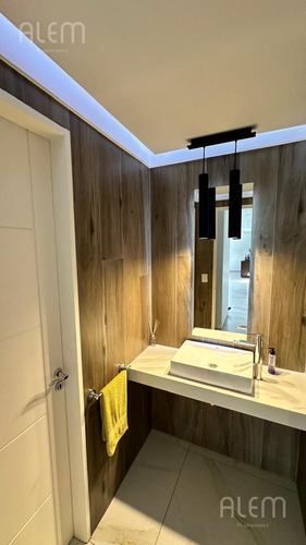 Casa En Venta En Malibu Canning