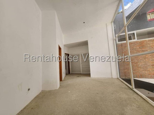 Estupenda Casa En Venta En Alto Hatillo. N E G O C I A B L E
