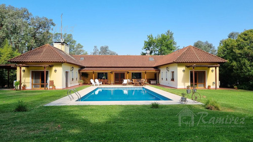 Hermosa Casa 7 Amb. En Venta - Club De Campo Las Praderas De Lujan