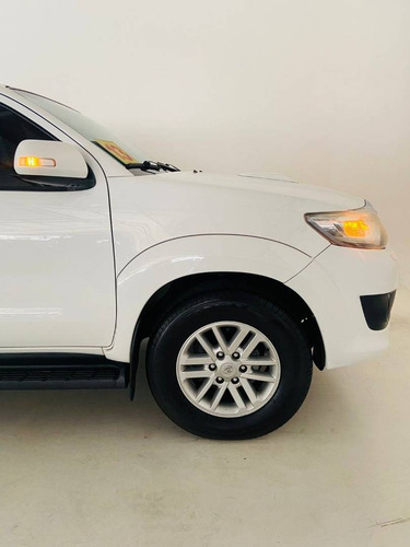 Imagem 2 de 11 de Toyota Hilux Sw4 3.0 Srv 4x4 7 Lugares 16v Turbo