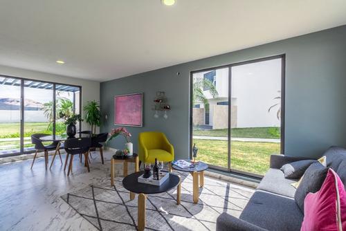 Imagen 5 de 25 de Venta De Casa Con Terraza Al Sur De Cuernavaca