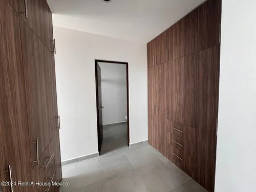 Casa De 4 Recámaras Con 1 En Planta Baja - Venta. El Mirador
