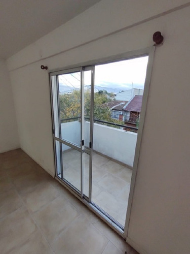 Imagen 4 de 7 de Departamento Monoambiente C/ Balcon En Venta - Moron Centro