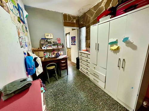 Imagen 9 de 14 de Linda Oportunidad! Prox. Almiròn Y Legrand. Muy Buena Ubicaciòn. Fondo Con Parrillero Y Garage, Mas Escritorio Con Baño En Planta Baja.