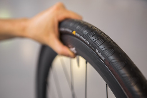 Pneu Continental Grand Prix 4 Season 700 X 32 Black Edition
