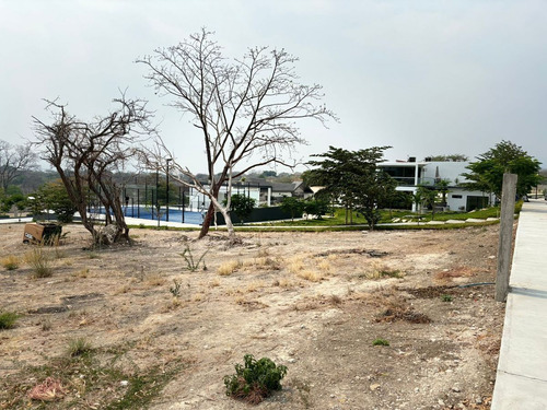 Lote Residencial En Fracc. Oasis Frente A Casa Club
