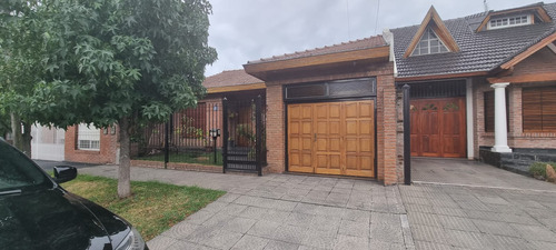 En Venta En El Palomar Hermosa Propiedad Zona Barrio Aeronautico De 3 Ambientes Con Garage Patio Propio  F: 9390