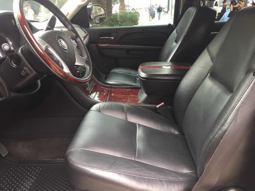 Imagen 9 de 14 de Cadillac Escalade Máximo Equipo
