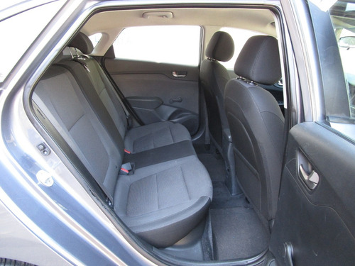 Imagen 11 de 14 de Hyundai Accent 5p Hb Gl Tm6,a/ac.,ve.del,r15