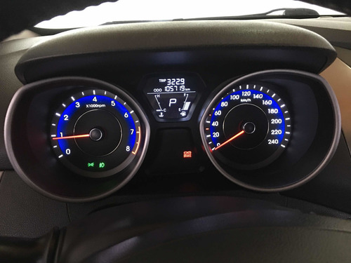 Imagem 6 de 8 de Hyundai Elantra 2013 2.0 16v Gls Flex Aut. 4p