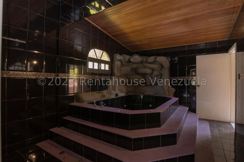Casa En Venta Con Amplias Áreas Verdes Con Piscina Colinas De Carrizal, Carrizal Altos Mirandinos