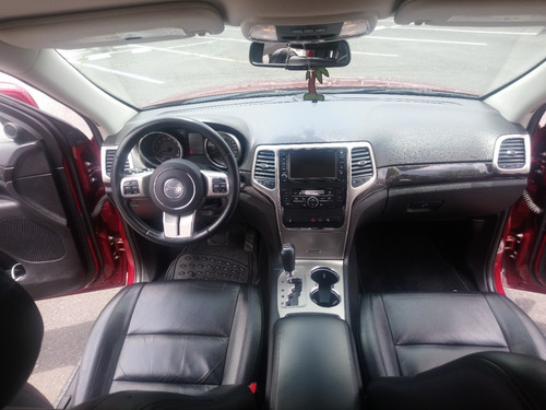 Imagen 3 de 10 de Jeep Grand Cherokee 2013 Laredo V6 Lujo 4x2 At